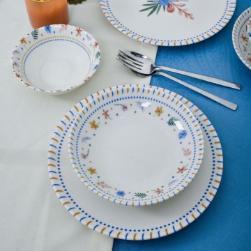 18 daļu daudzkrāsaina porcelāna galda servīze