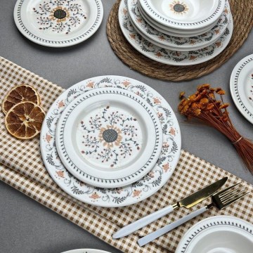 24 daļu daudzkrāsaina porcelāna servīze