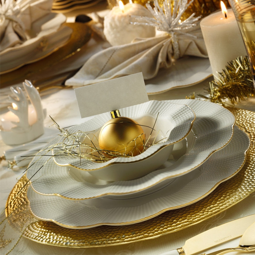 24 daļu porcelāna servīze, balta ar zelta apdari