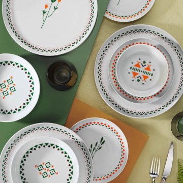 24 daļu vakariņu servīze — daudzkrāsaina, izgatavota no porcelāna
