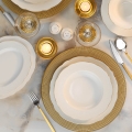 26 daļu porcelāna servīze — balta ar zelta akcentiem