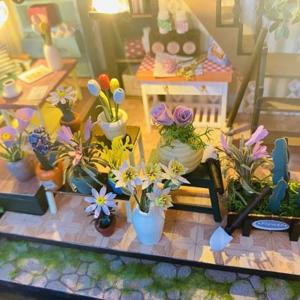 2Kids Toys - Miniatūra Darcyin ziedu māja 2xAAA