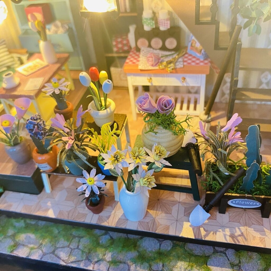 2Kids Toys - Miniatūra Darcyin ziedu māja 2xAAA