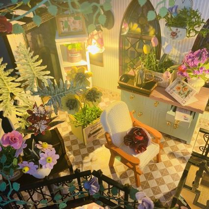 2Kids Toys - Miniatūra Darcyin ziedu māja 2xAAA