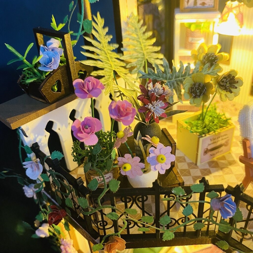 2Kids Toys - Miniatūras māja Dārsijas ziedu māja 2xAAA