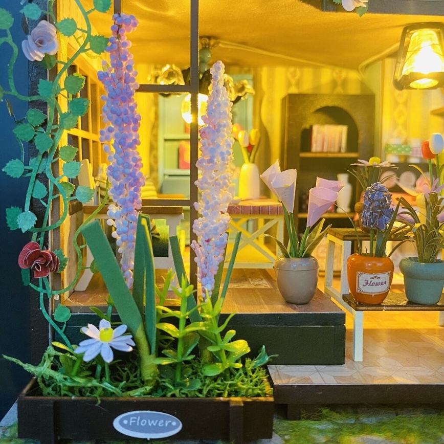 2Kids Toys - Miniatūras māja Dārsijas ziedu māja 2xAAA