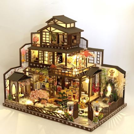 2Kids Toys - Miniatūras māja Grezna sakura villa 2xAAA