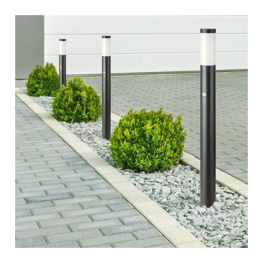 Āra lampa ar sensoru 1xE27/60W/230V IP44 110cm matēta melna