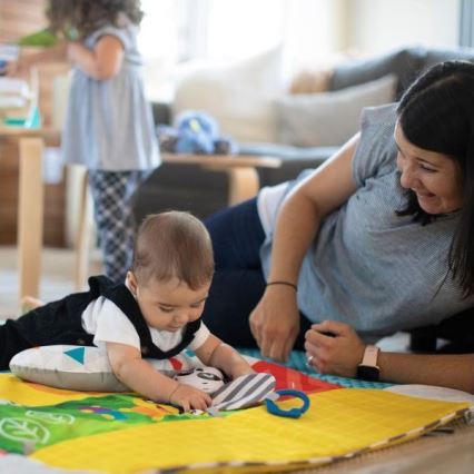 Baby Einstein - Bērnu aktivitātes paklājiņš 5in1 PATCH'S COLOR PLAYSPACE 3xAAA