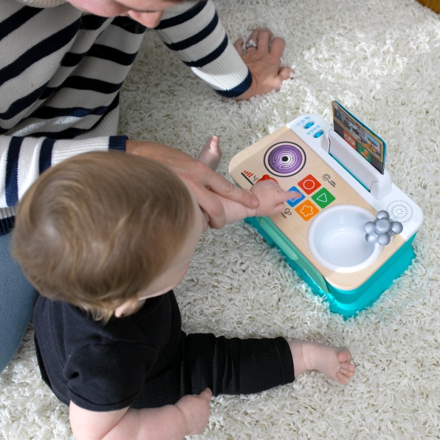 Baby Einstein - mūzikas rotaļlieta MAGIC TOUCH virtuvīte, darbināma ar 3xAA baterijām