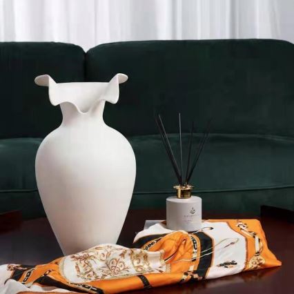 Balta keramikas vāze 41,5 x 23 cm