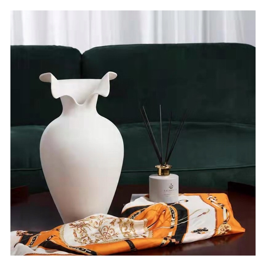 Balta keramikas vāze 41,5 x 23 cm