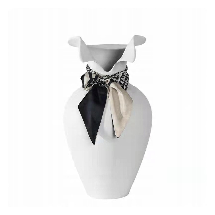 Balta keramikas vāze 41,5 x 23 cm