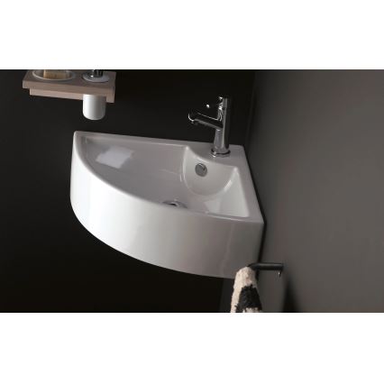 Bathco 0043 - Stūra piekaramā izlietne OPORTO 64,5x47 cm, porcelāns/balta