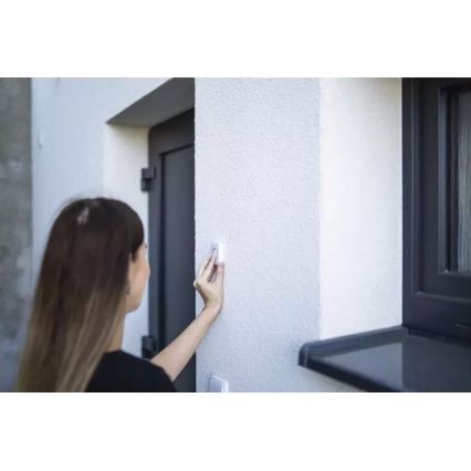 Bezvadu kontaktligzdas durvju zvans 230V + 1xCR2032 IP44 balta