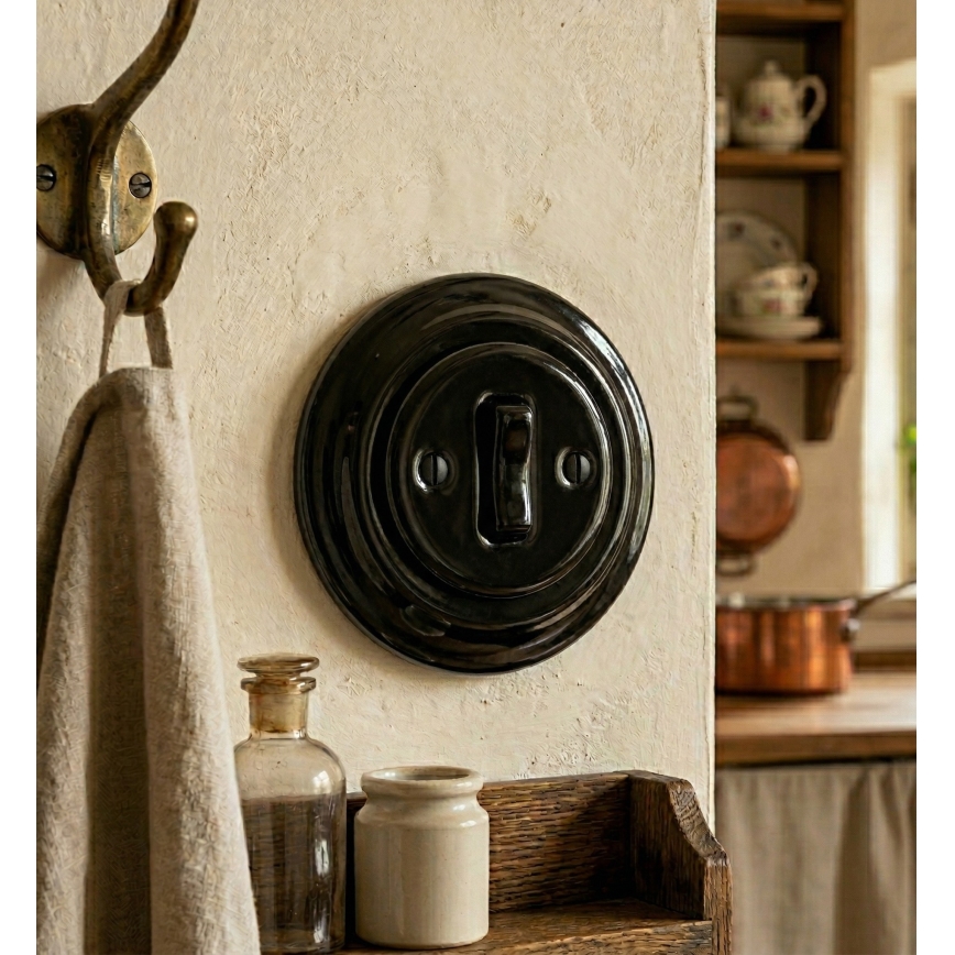 Bohemia-Design - Porcelāna retro vienvietīgais slēdzis ar rāmīti Nr. 6 melns