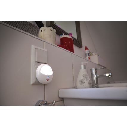 Brennenstuhl - LED Orientēšanās kontaktligzdas lampa ar sensoru LED/0,85W/230V