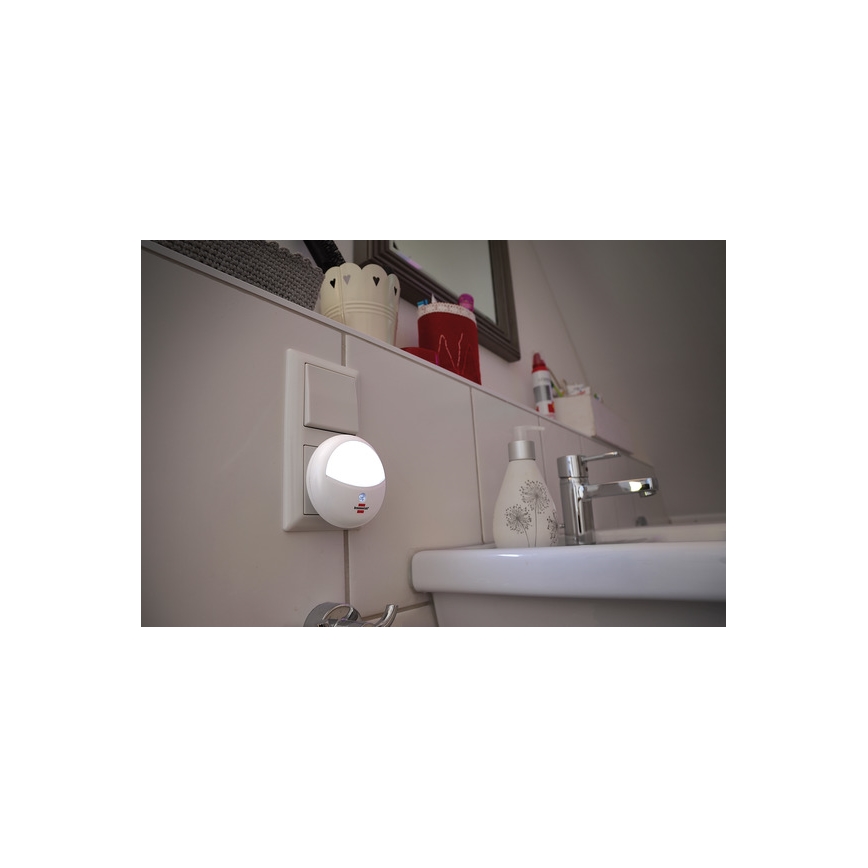Brennenstuhl - LED Orientēšanās kontaktligzdas lampa ar sensoru LED/0,85W/230V