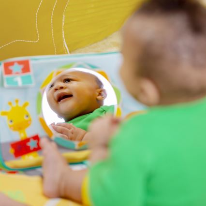 Bright Starts - Bērnu rotaļu paklājs OBALL GRIP & KICK 3xAA