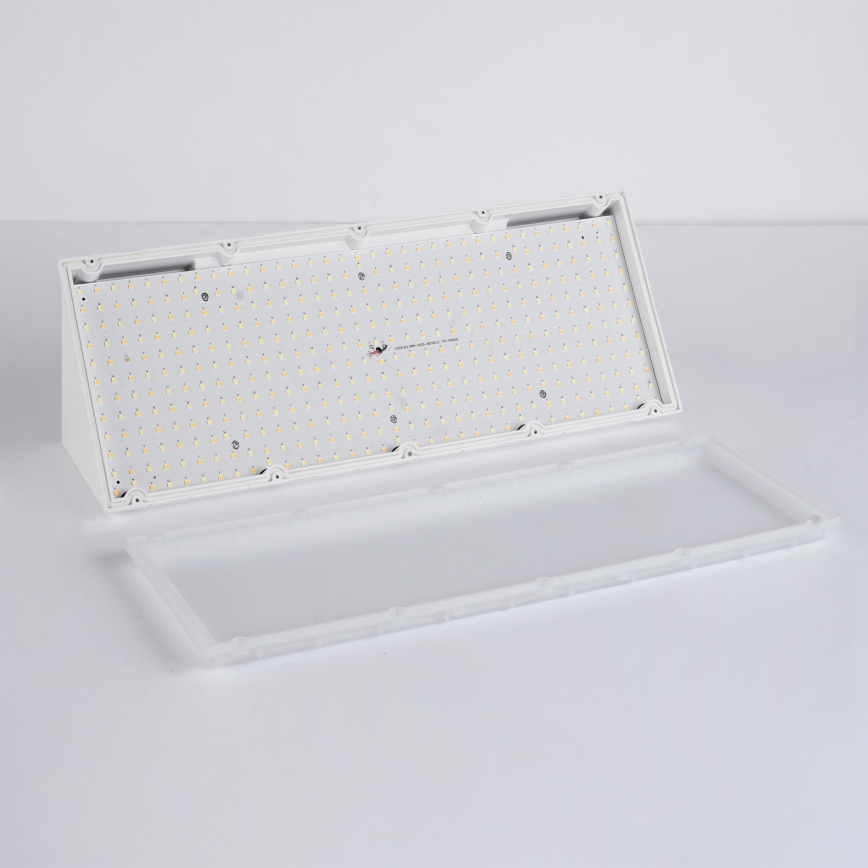 Brilagi - LED āra sienas gaismeklis ar sensoru TRIANGLE LED/42W/230V 45 cm balts IP65