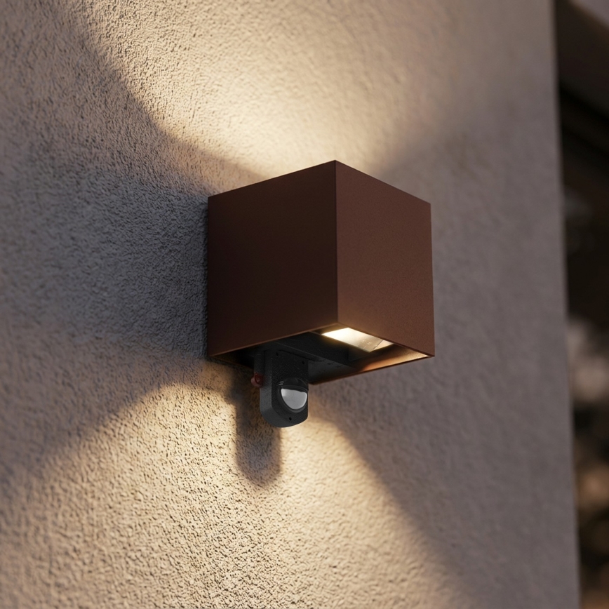 Brilagi - LED āra sienas gaismeklis ar sensoru CUBE LED/6W/230V brūns IP65