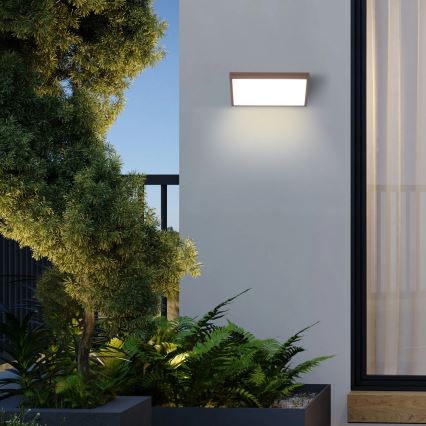 Brilagi - regulējama RGBW LED āra sienas lampa TRIANGLE 1xE27/15W/230V 2700-6500K IP65 brūna