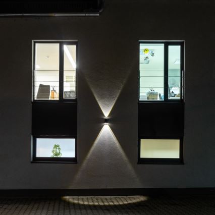 Brilagi - LED Saules enerģijas sienas lampa PYRAMID LED/2W/3,2V 1300 mAh IP54