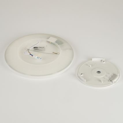 Brilagi - LED Vannas istabas griestu lampa ULTRA SLIM LED/12W/230V d. 22,5 cm balta IP54