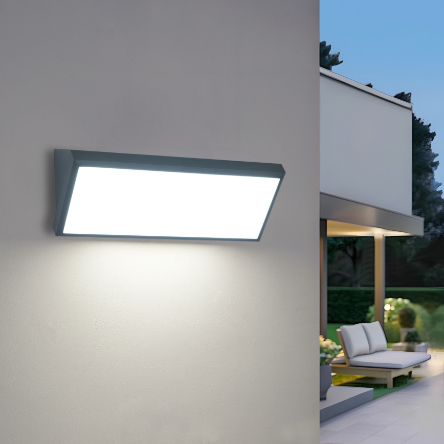 Brilagi - LED āra sienas gaismeklis ar sensoru TRIANGLE LED/42W/230V 45 cm antracīts IP65