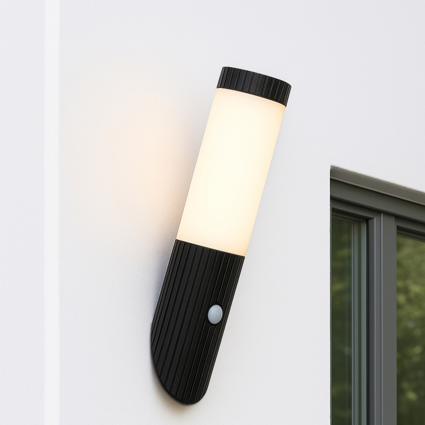 Brilliant - Āra sienas lampa ar sensoru KALEO 1xE27/10W/230V IP44 melna
