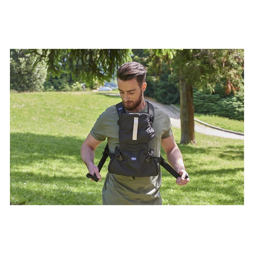 Chicco - Bērnu ergosoma EASY FIT melna