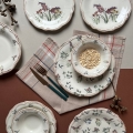 Daudzkrāsains 24 daļu porcelāna trauku komplekts