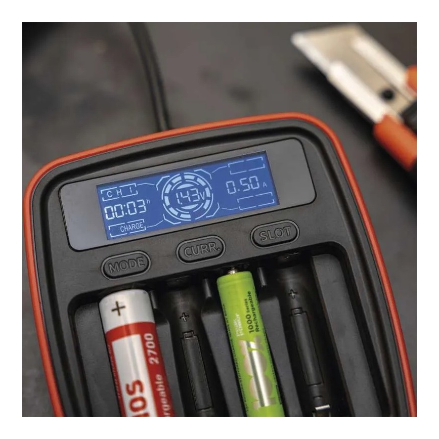 Baterijas lādētājs ar LCD ekrānu 4xAA/AAA 5V