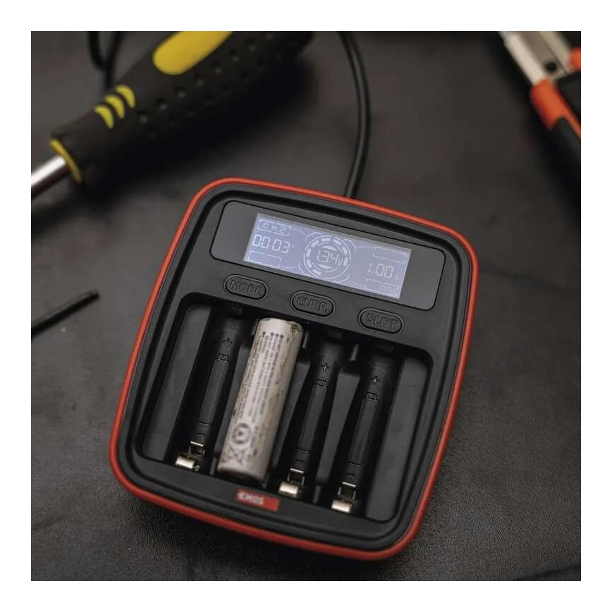 Baterijas lādētājs ar LCD ekrānu 4xAA/AAA 5V
