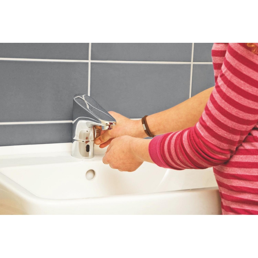 GROHE 36207001 - Elektroniskais izlietnes jaucējkrāns EUROPLUS E DN 15, spīdīgs hroms