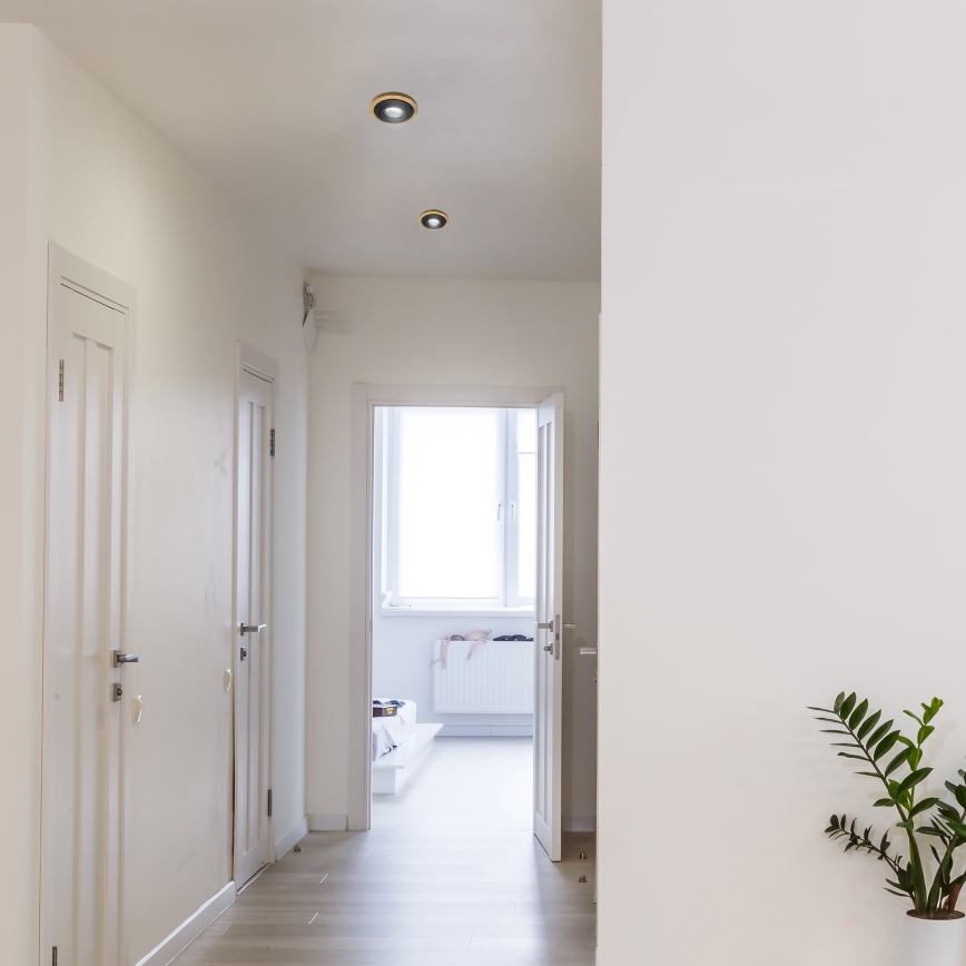 Iebūvējams griestu gaismeklis TOBBY 1xGU10/20W/230V Ø 11,5 cm ozols/melns