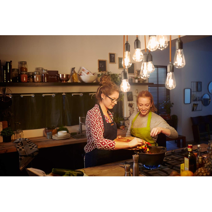 IEPAKOJUMS 2x LED Spuldze Philips B35 E14/2W/230V 2700K