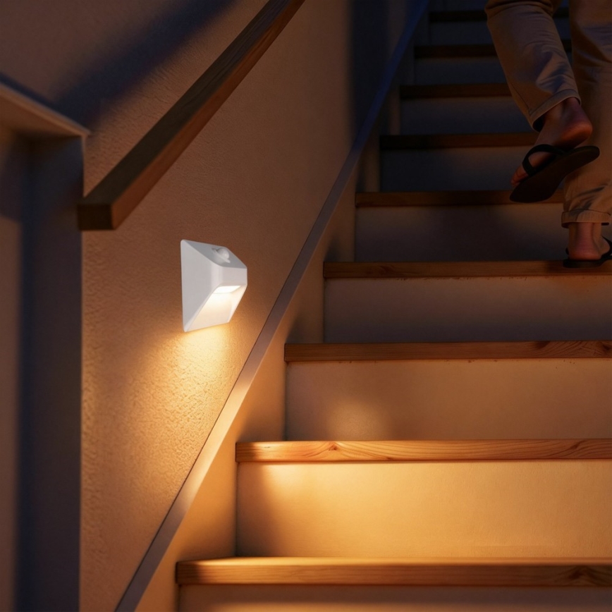 LED uzlādējamais kāpņu gaismeklis ar kustības un krēslas sensoru STEP LIGHT LED/0,3W/3,7V 2200 mAh IP53 balta