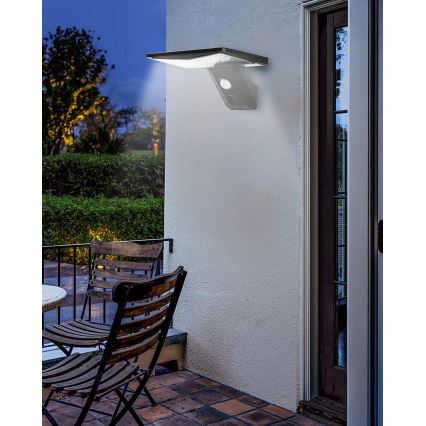 LED Saules enerģijas sienas lampa ar sensoru LED/2,6W/5,5V IP65 1800 mAh melna