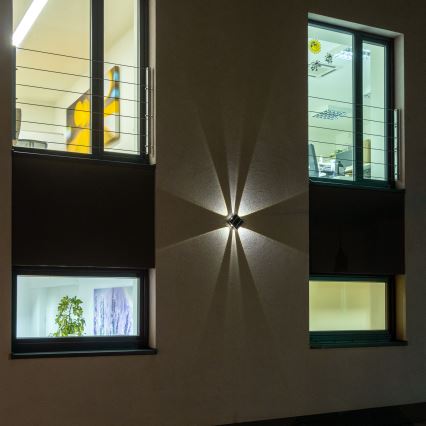 LED Saules enerģijas sienas lampa ar sensoru LED/2W/5V IP54 1300 mAh