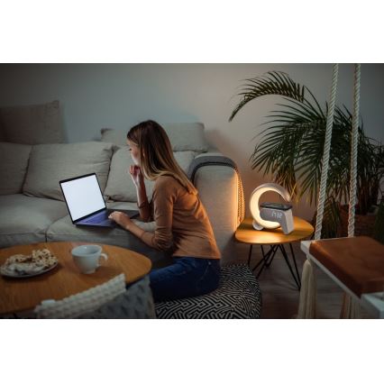 LED RGB Aptumšojama galda lampa ar modinātāja pulkstenis un Qi lādētāju 30W/230V sudraba