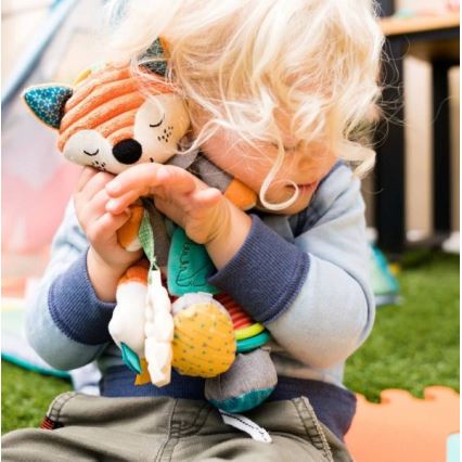 Infantino - Plīša rotaļlieta ar zobu riņķi 30 cm male lapsa