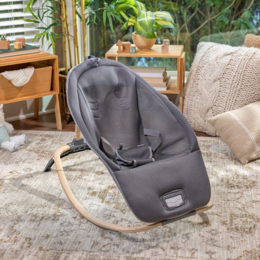 Ingenuity - Bērnu kustīgs guļamkrēsls ar mūziku EVERY SEASON WESLEY pelēka