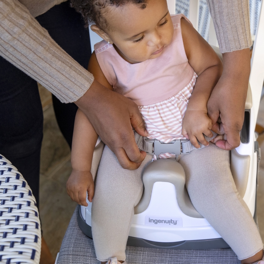 Ingenuity - Krēsla paaugstinājums 2in1 BABY BASE bēša