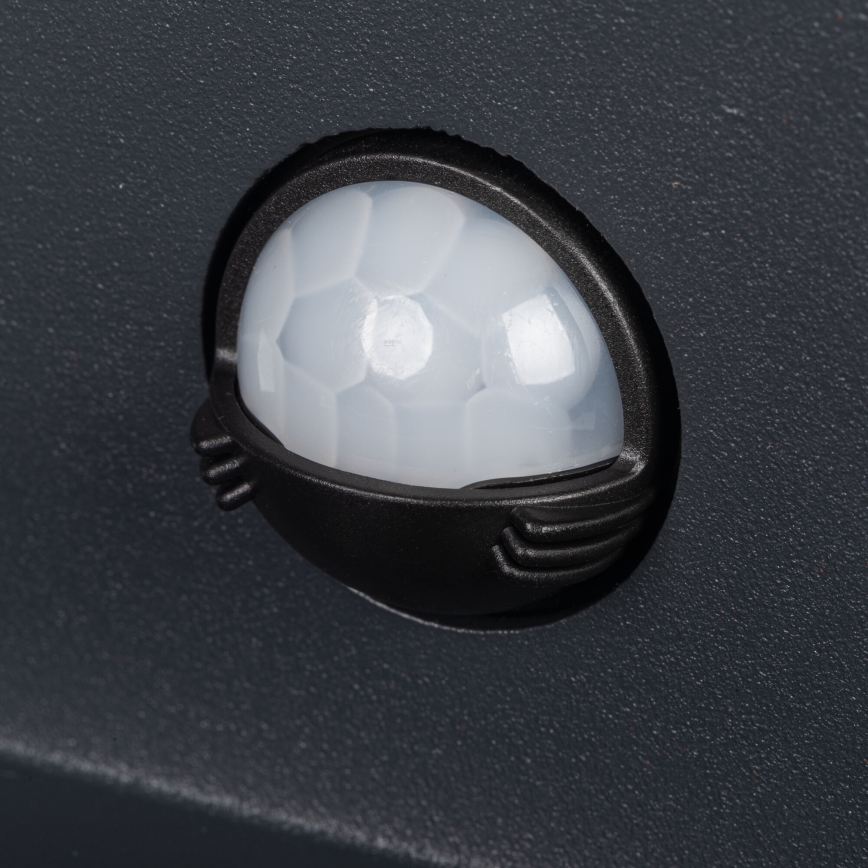 LED āra sienas gaismeklis ar sensoru REKA LED/7W/230V IP54 antracīta, kvadrātveida