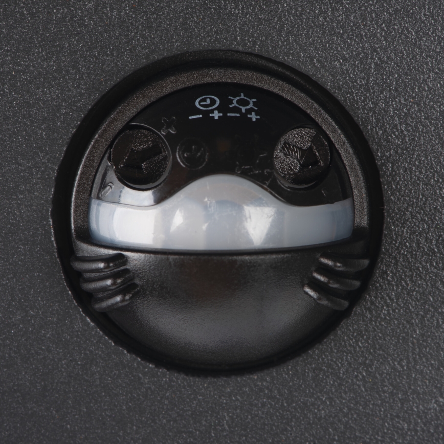 LED āra sienas gaismeklis ar sensoru REKA LED/7W/230V IP54 antracīta, kvadrātveida