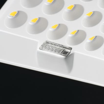 LED Aptumšojams prožektors ar saules enerģijas paneli un krēslas sensoru LED/15W/15000 mAh 3,2V IP65 + tālvadības pults
