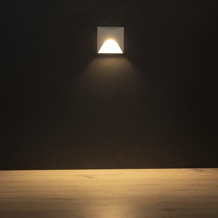 LED kāpņu gaismeklis EXIN LED/2,5W/230V 3000K IP65 balts kvadrātveida