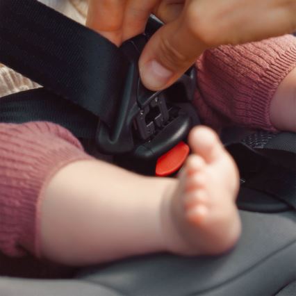 KINDERKRAFT - Bērnu auto sēdeklis ar rotējošu bāzi I-GUARD i-Size 40-105 cm melns