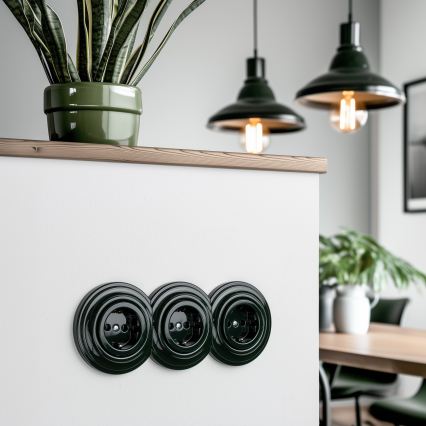 Kliklap - Trīskārša retro mājas kontaktligzda ar rāmi SCHUKO 230V zaļa